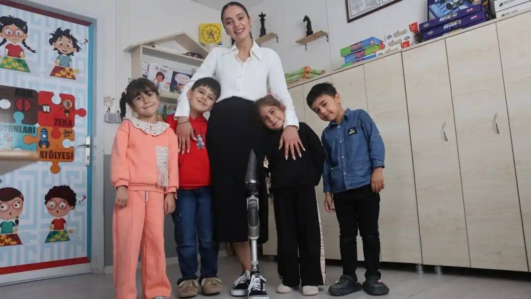 46 Saat Enkaz Altında Kalmıştı: İlk Öğretmenler Günü’nü Kutladı! 2